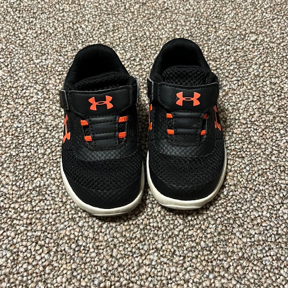 Under Armour toddler size 6 shoes
